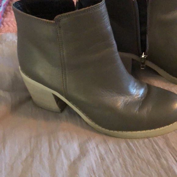 ❤️ 5/$15 Shoemint short boots - Picture 2 of 7